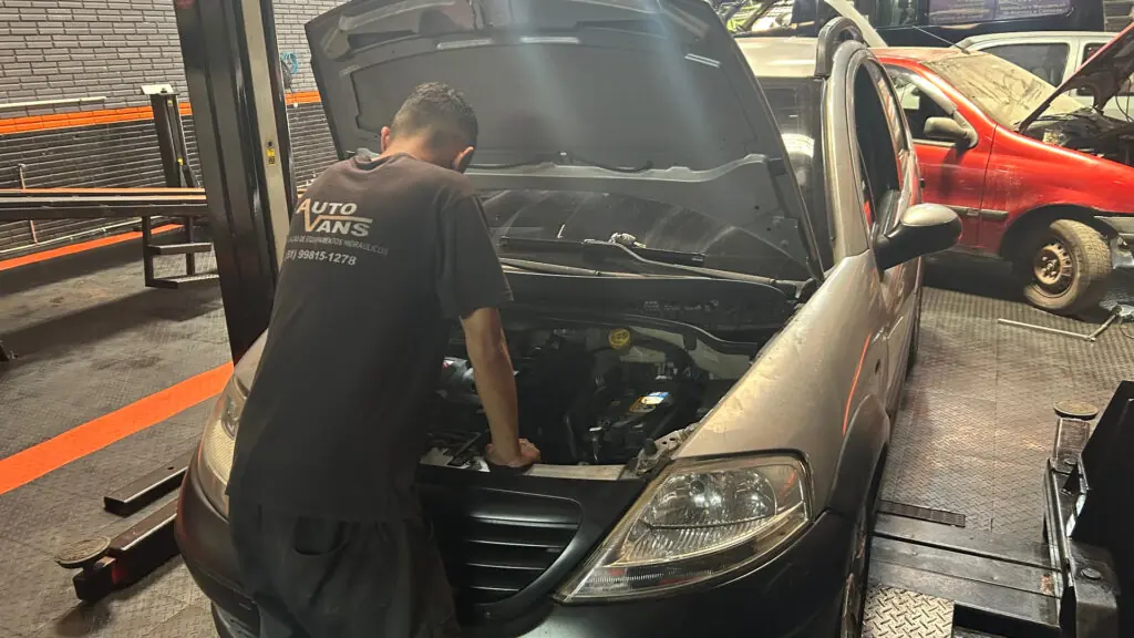 Tecnico trabalhando